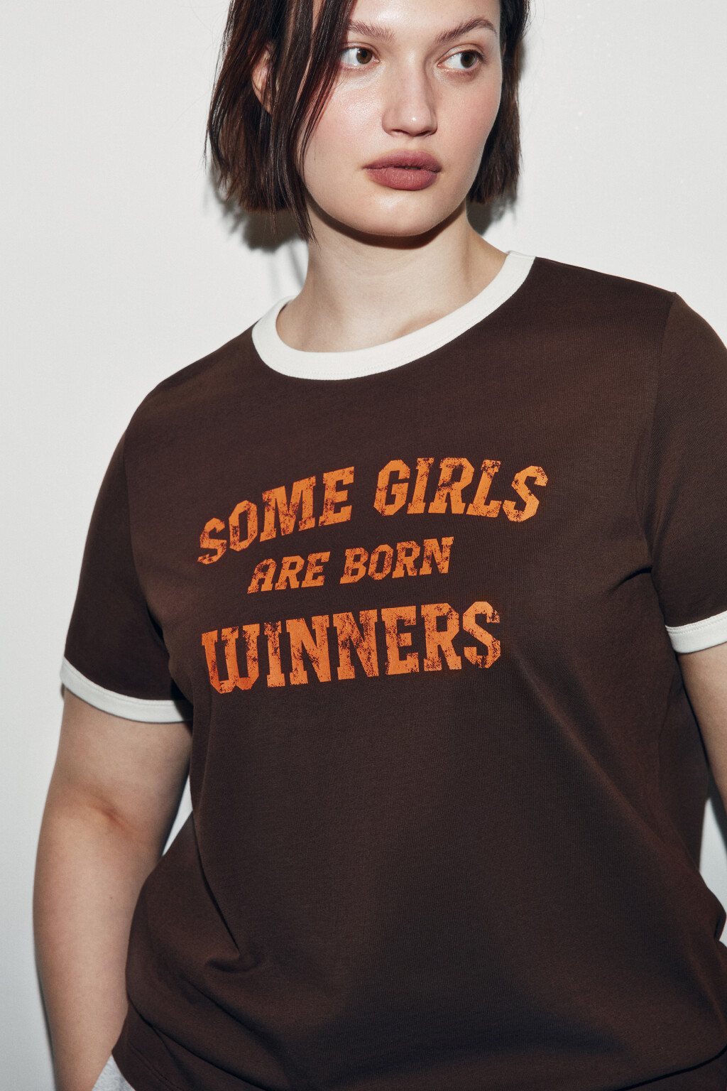 Футболка хлопковая с принтом - цвет коричневый - 5