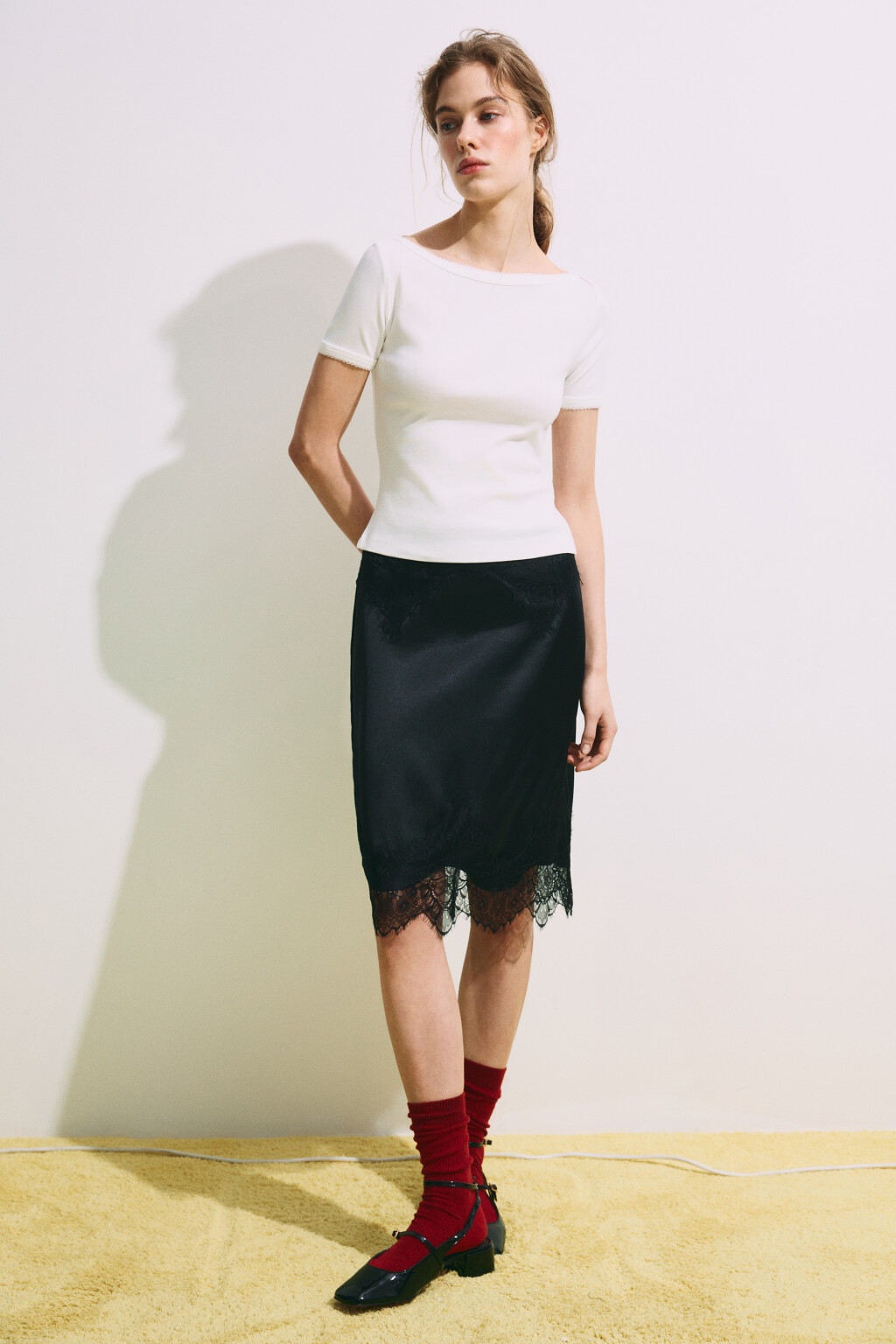 Футболка облегающая с вырезом-лодочкой - цвет белый - 5