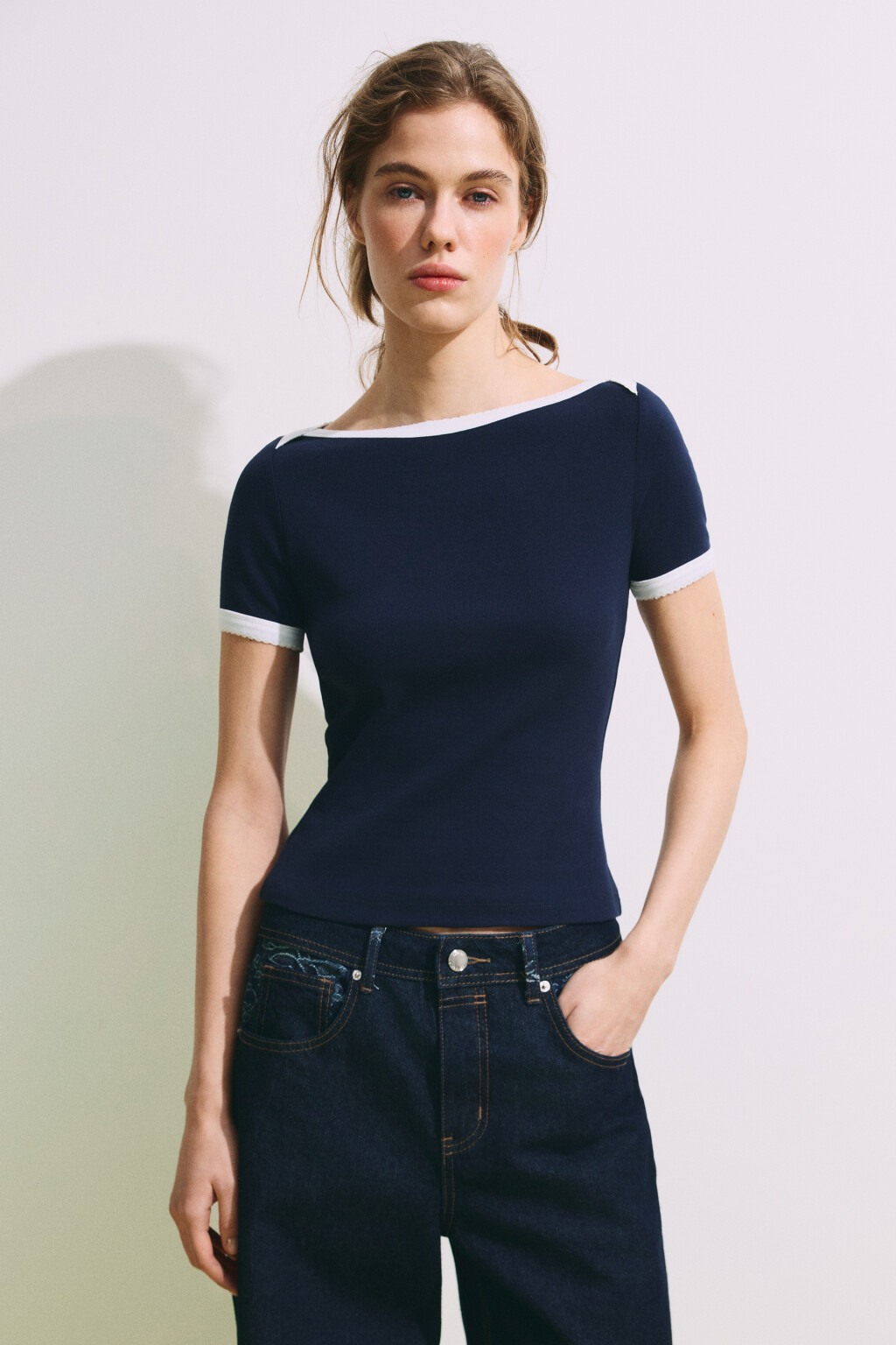 Футболка облегающая с вырезом-лодочкой - цвет синий - 2