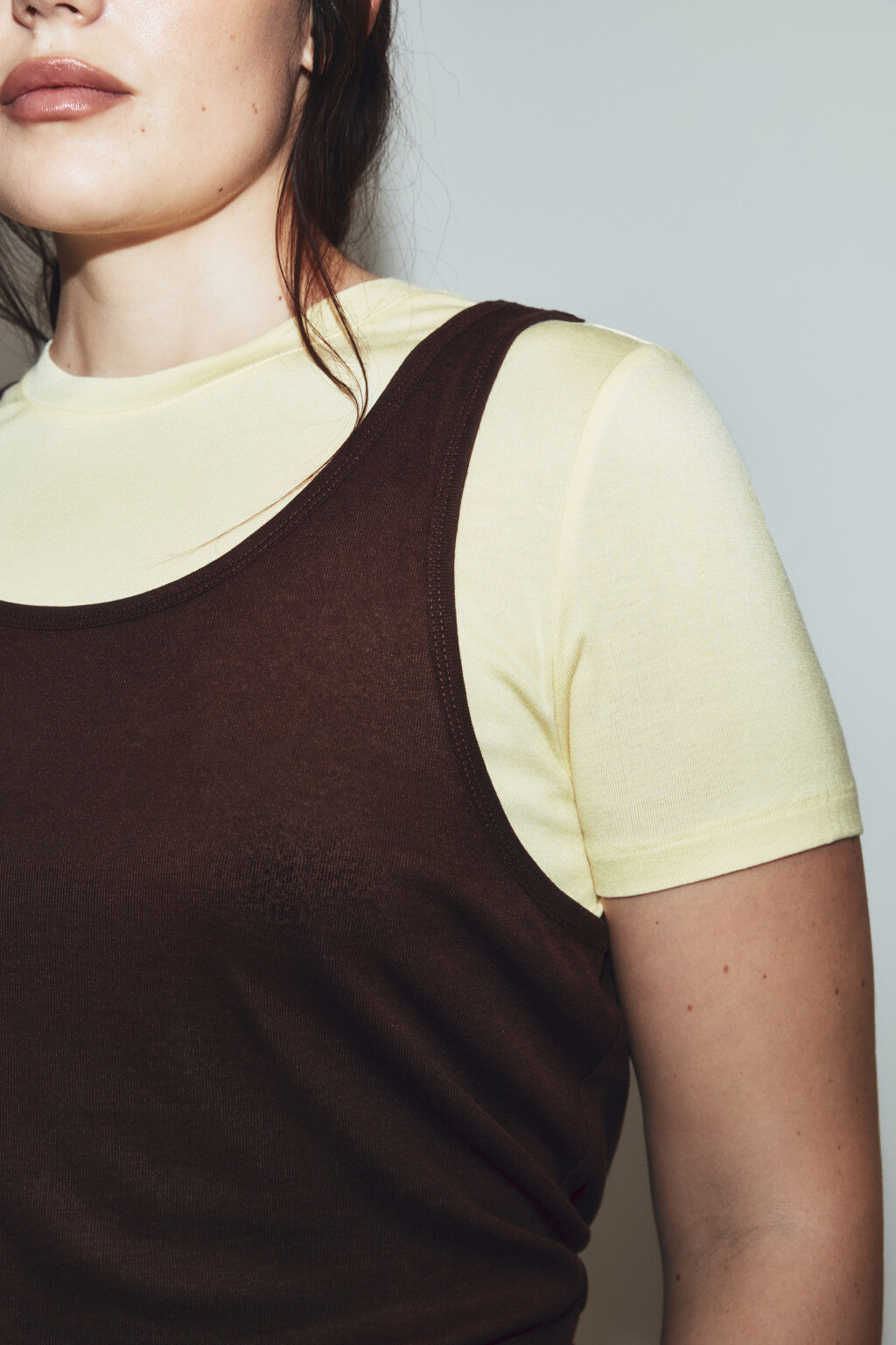 Футболка полуприлегающая с имитацией майки - цвет желтый - 6