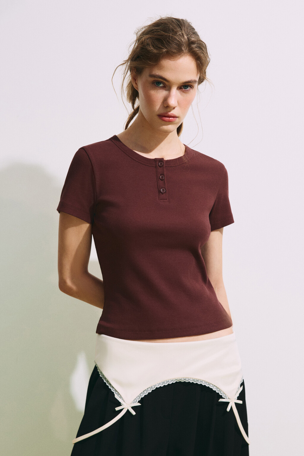 Футболка облегающая в рубчик с планкой - цвет коричневый - 3