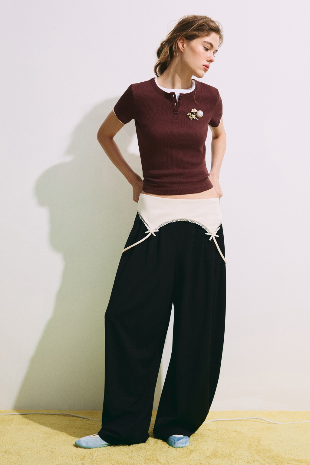 Футболка облегающая в рубчик с планкой - цвет коричневый - 5