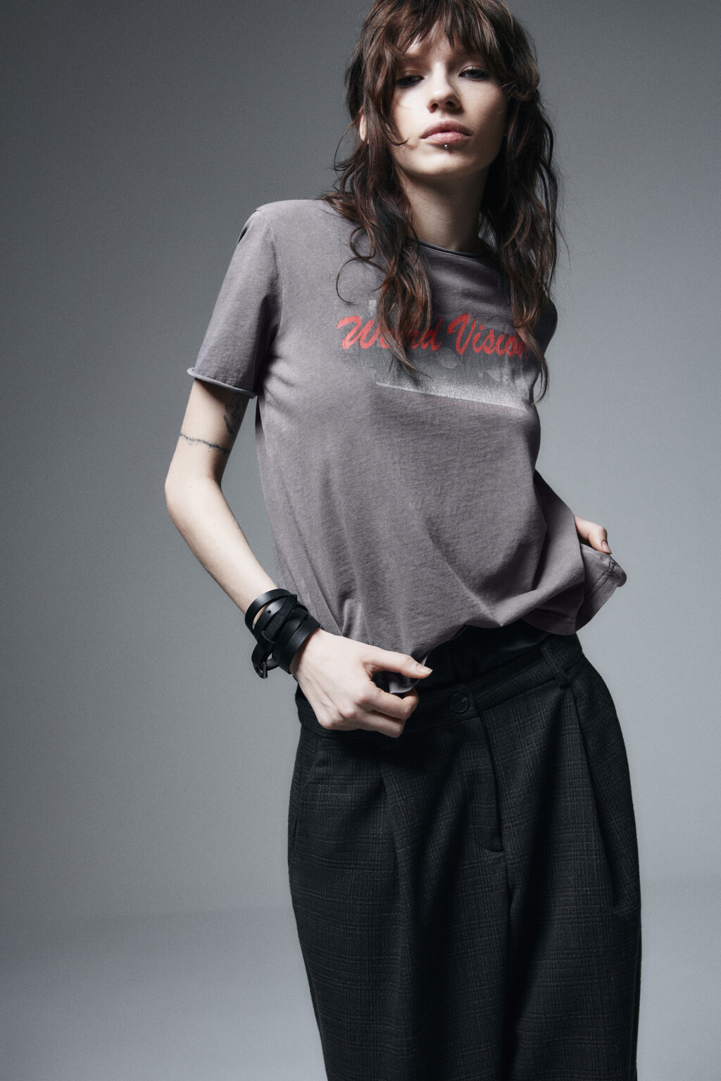 Футболка с вареным эффектом и надписью - цвет серый - 1