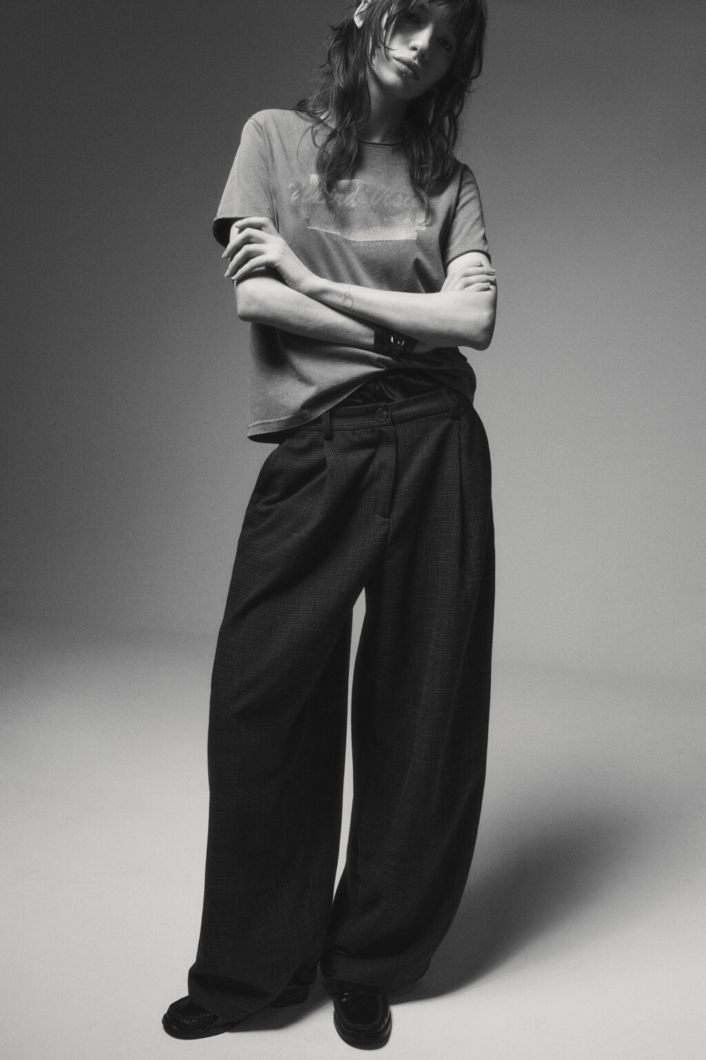 Футболка с вареным эффектом и надписью - цвет серый - 2