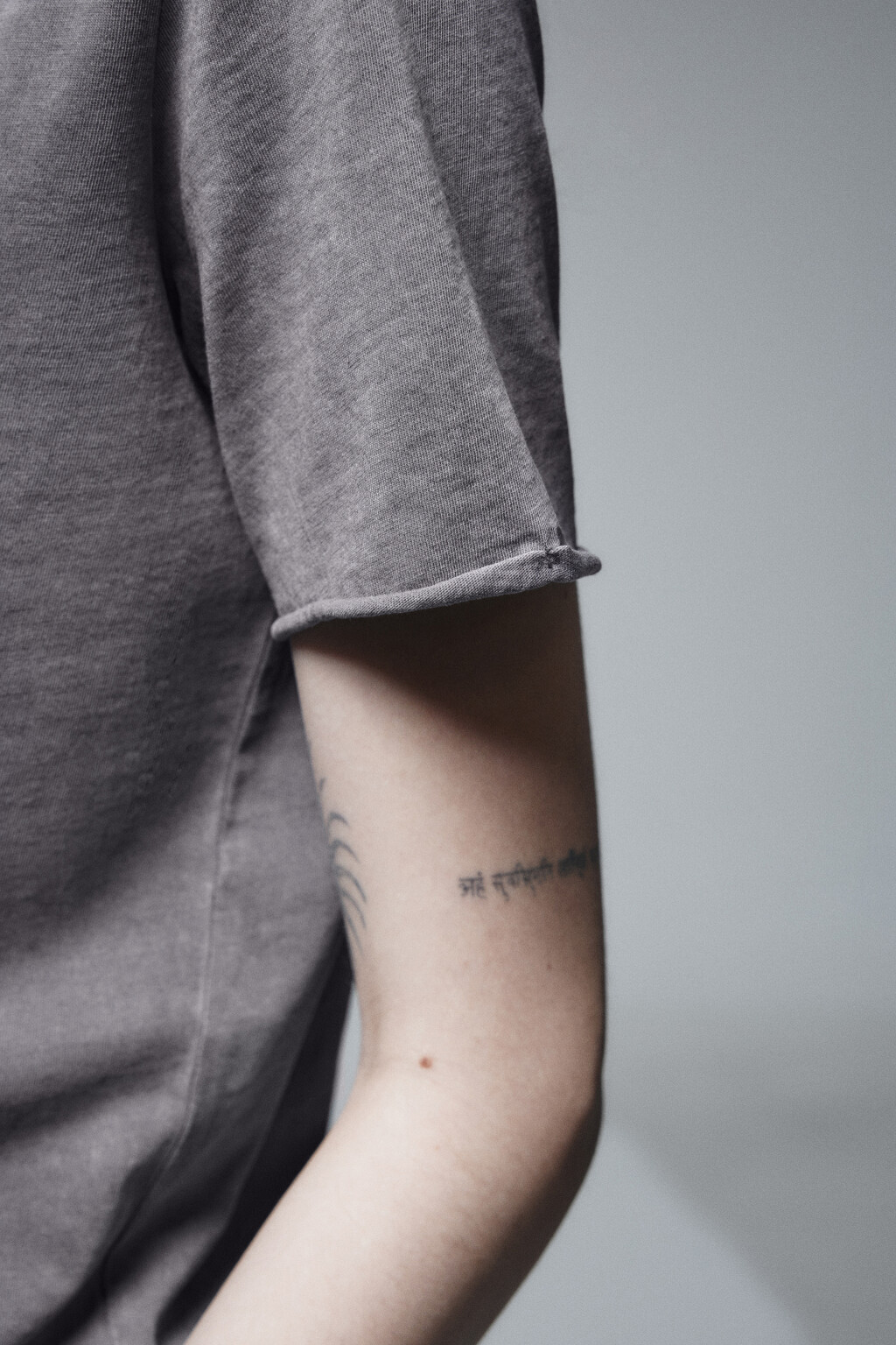 Футболка с вареным эффектом и надписью - цвет серый - 7