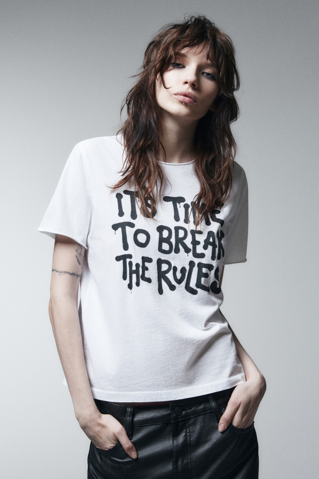 Футболка с вареным эффектом и надписью - цвет белый - 3