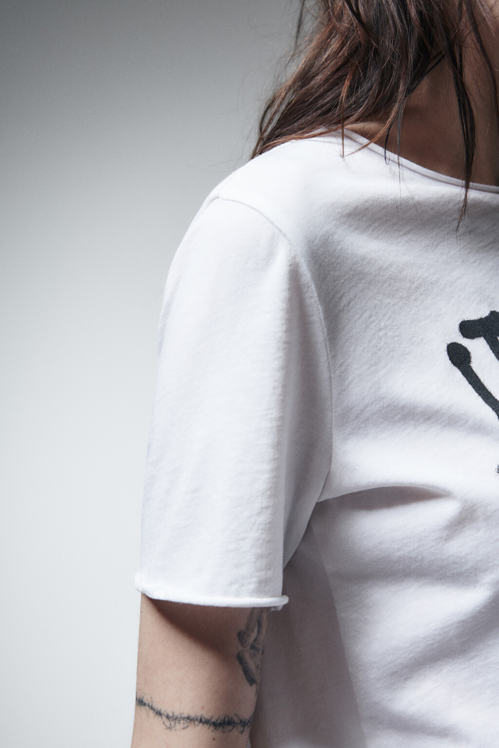 Футболка с вареным эффектом и надписью - цвет белый - 7