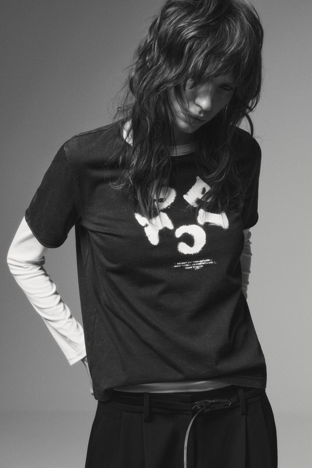 Футболка с вареным эффектом и надписью - цвет черный - 1