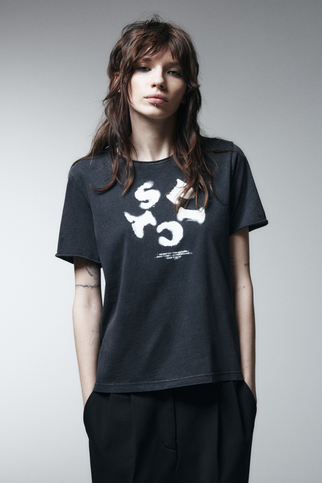 Футболка с вареным эффектом и надписью - цвет черный - 3