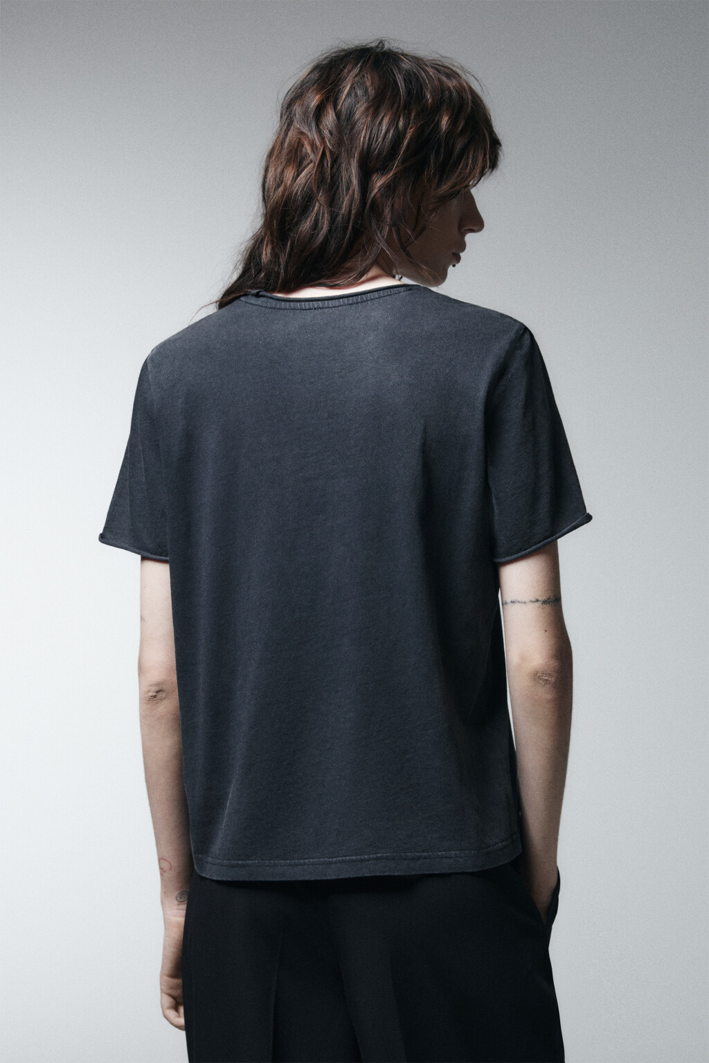 Футболка с вареным эффектом и надписью - цвет черный - 4