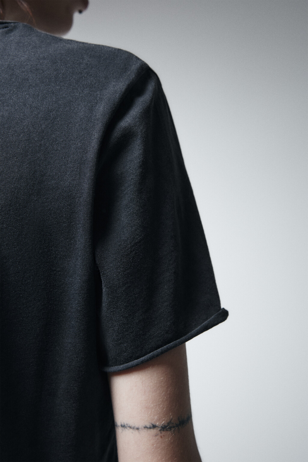 Футболка с вареным эффектом и надписью - цвет черный - 7