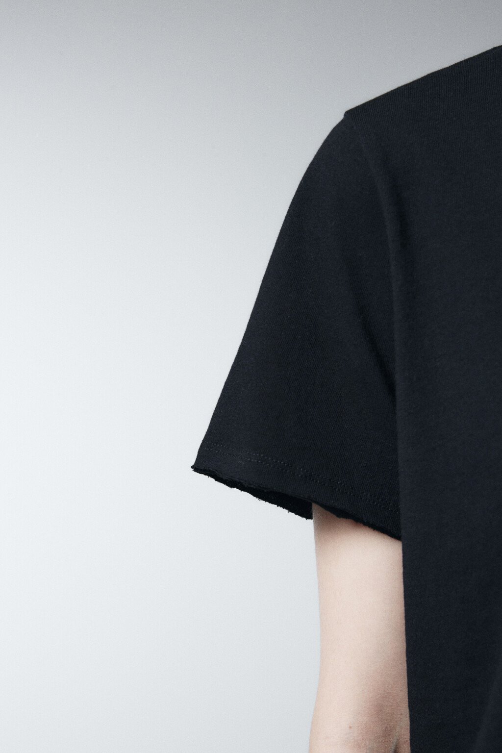 Футболка базовая удлиненная - цвет черный - 6