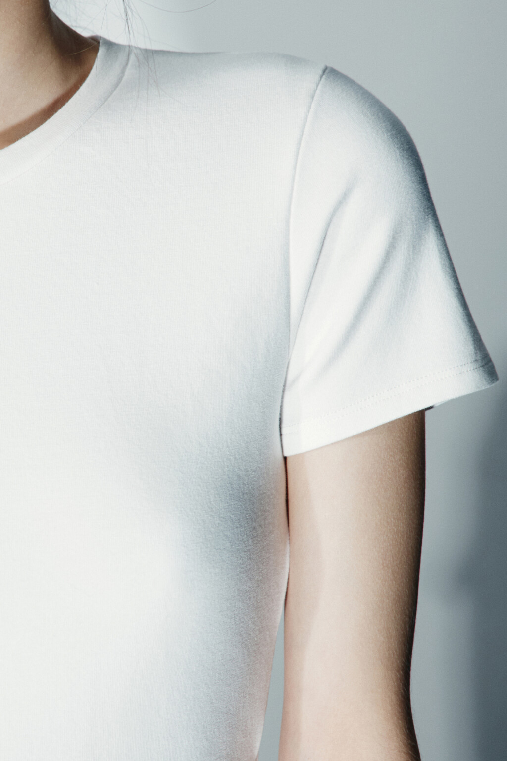 Футболка облегающая с баской - цвет белый - 5