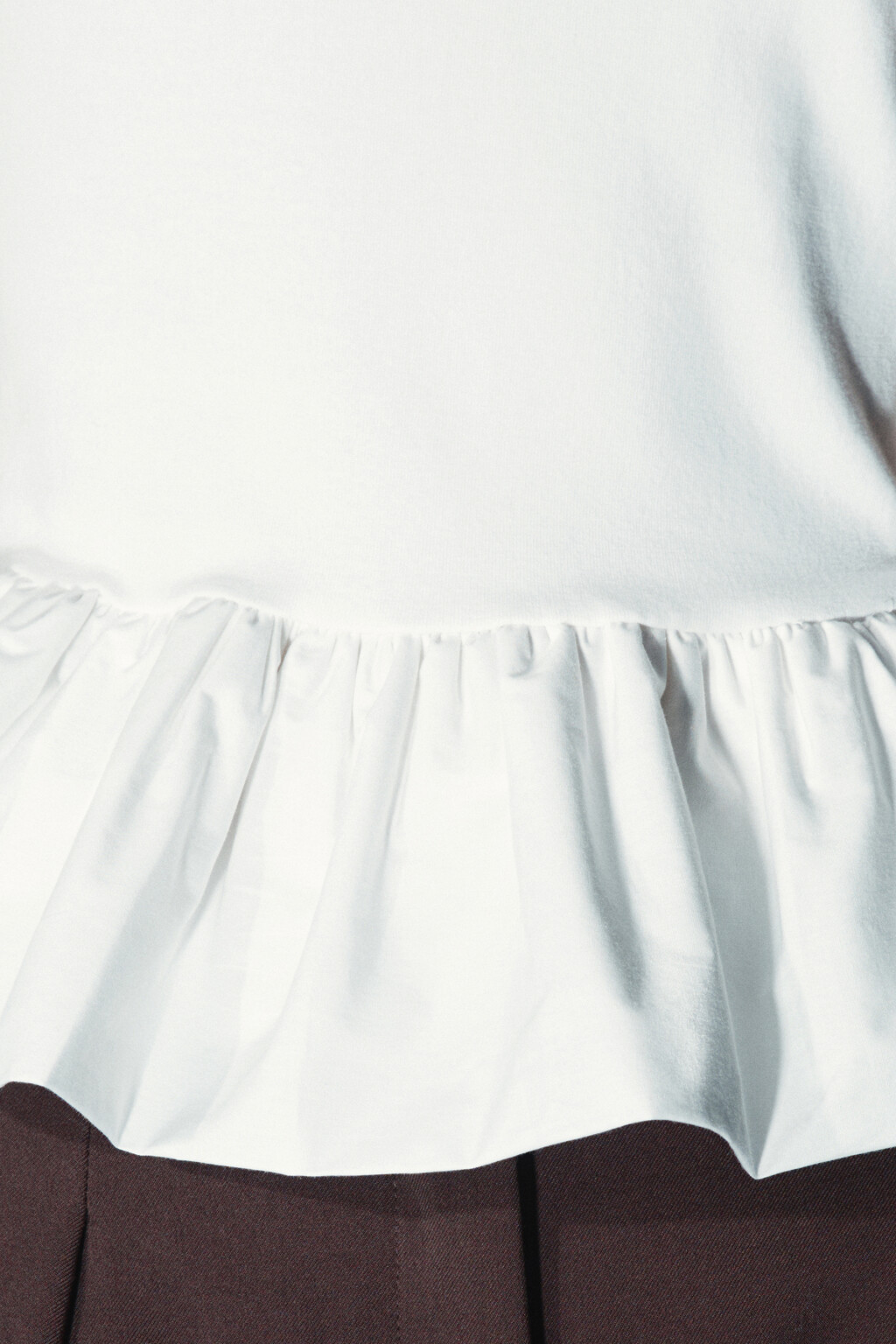 Футболка облегающая с баской - цвет белый - 6