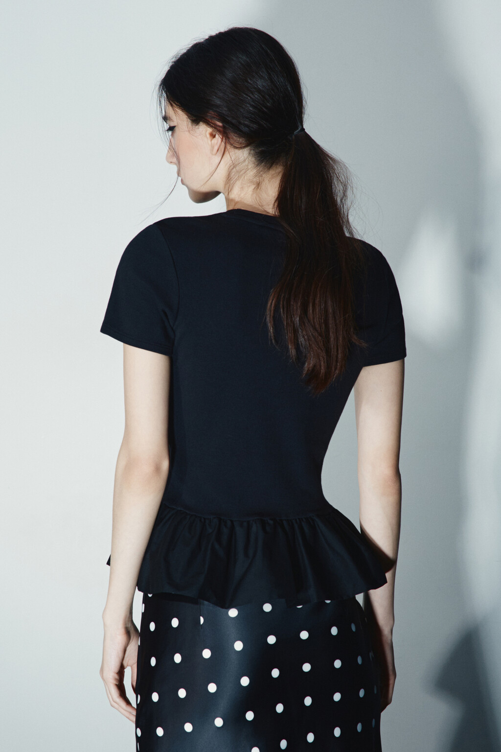 Футболка облегающая с баской - цвет черный - 3