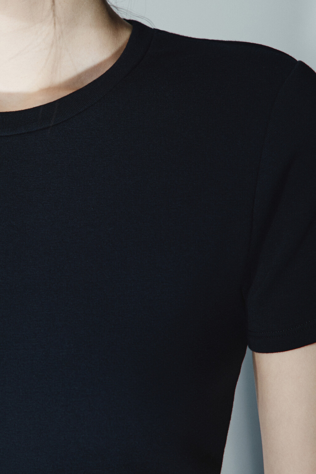 Футболка облегающая с баской - цвет черный - 5