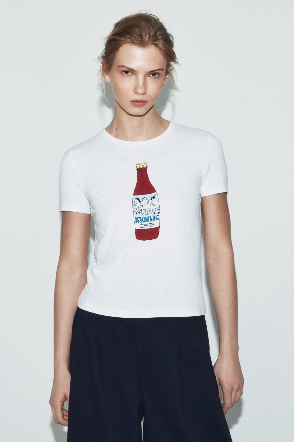 Футболка хлопковая облегающая с принтом - цвет белый - 2