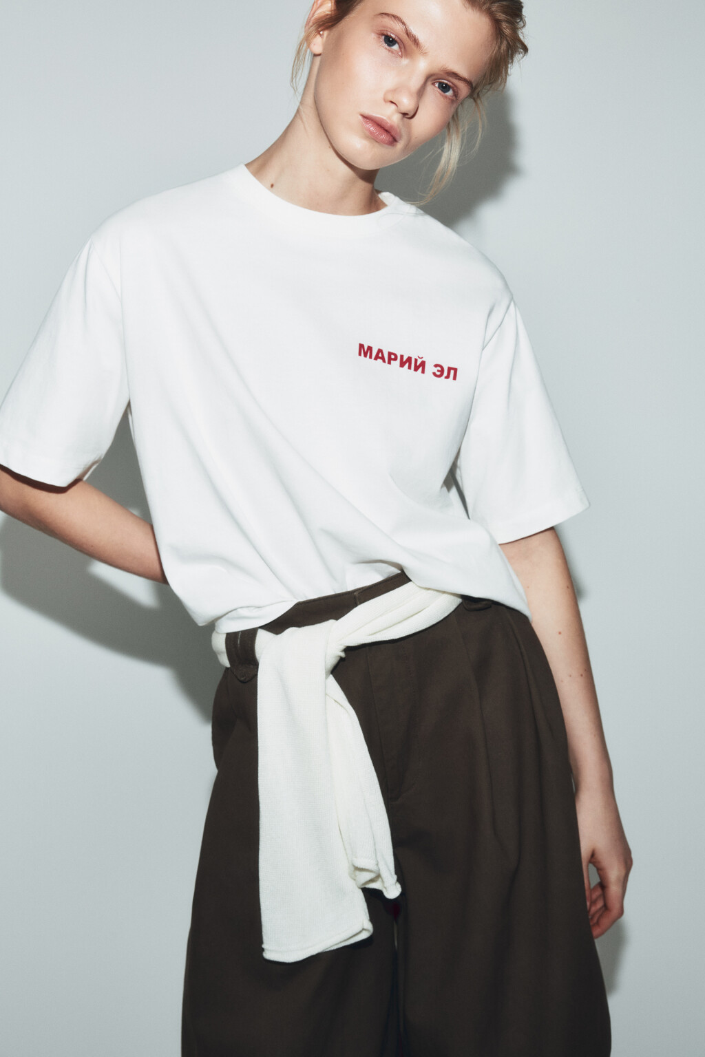 Футболка хлопковая оверсайз с принтом - цвет белый - 2