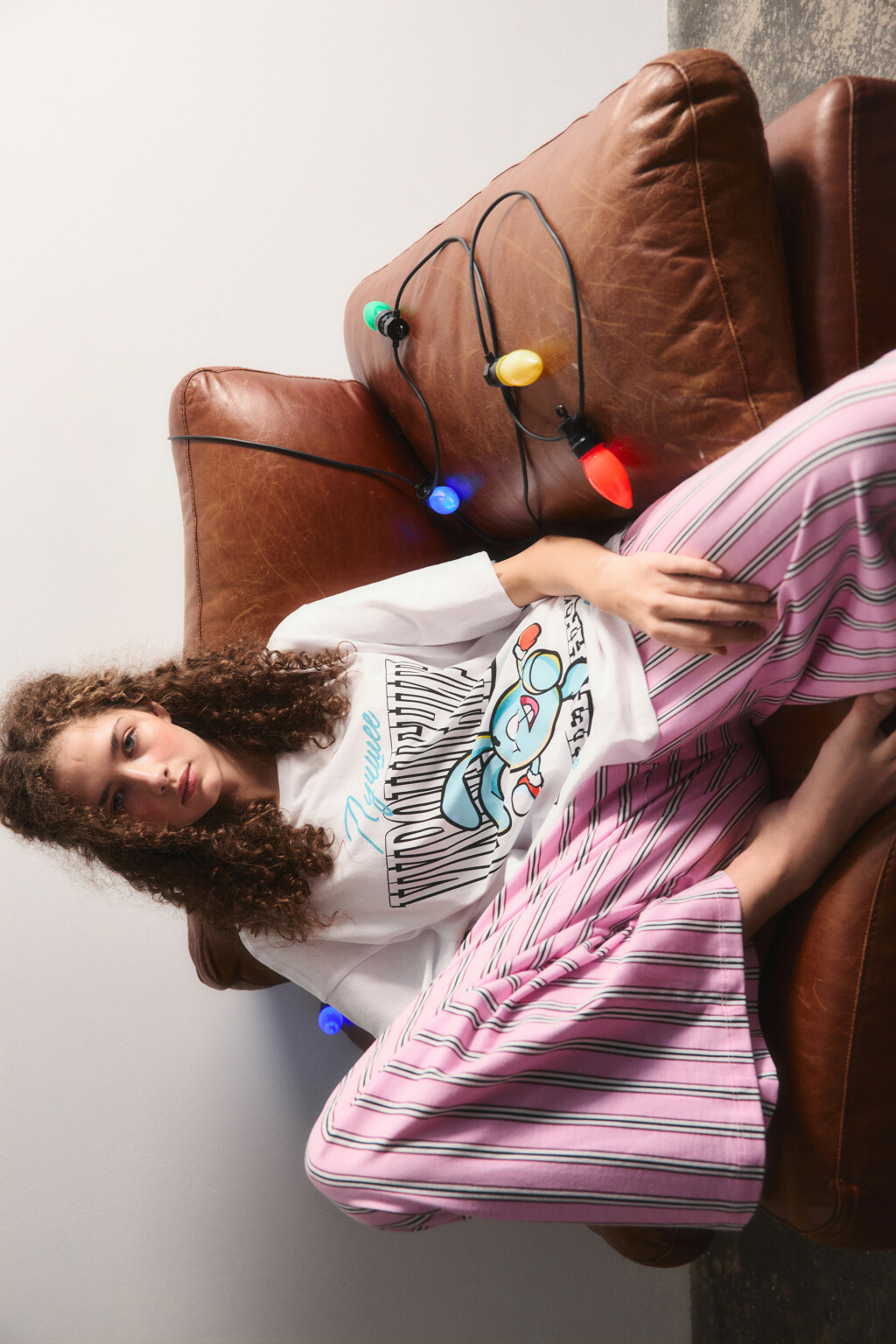 Футболка хлопковая oversize с новогодним принтом - цвет белый - 2