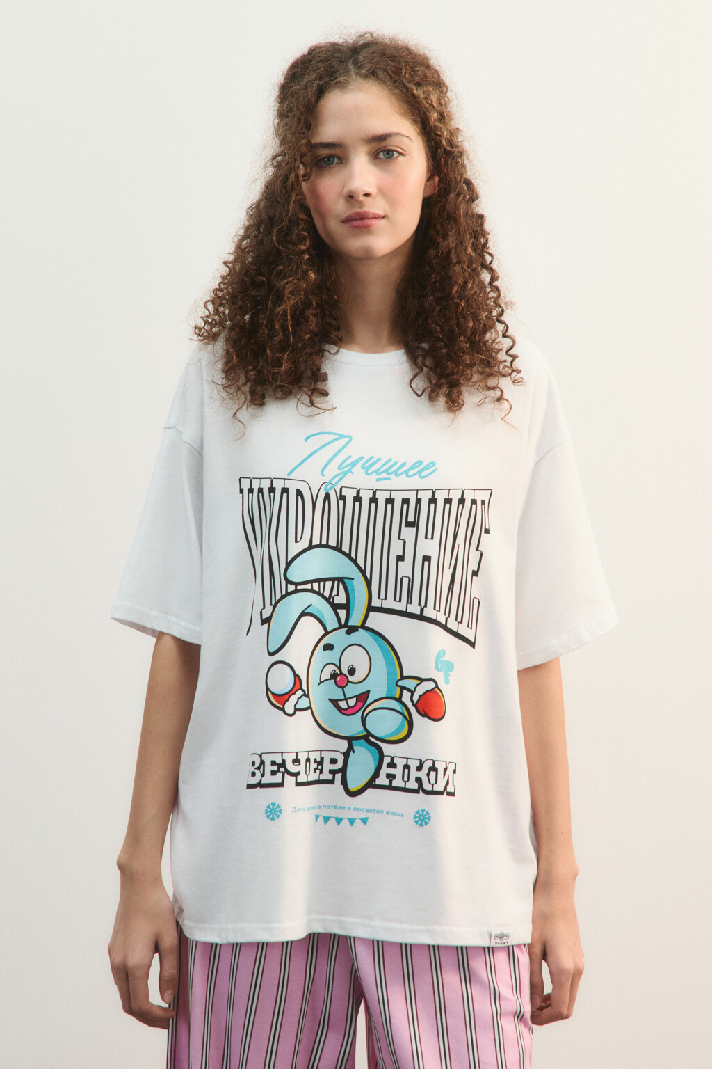 Футболка хлопковая oversize с новогодним принтом - цвет белый - 3