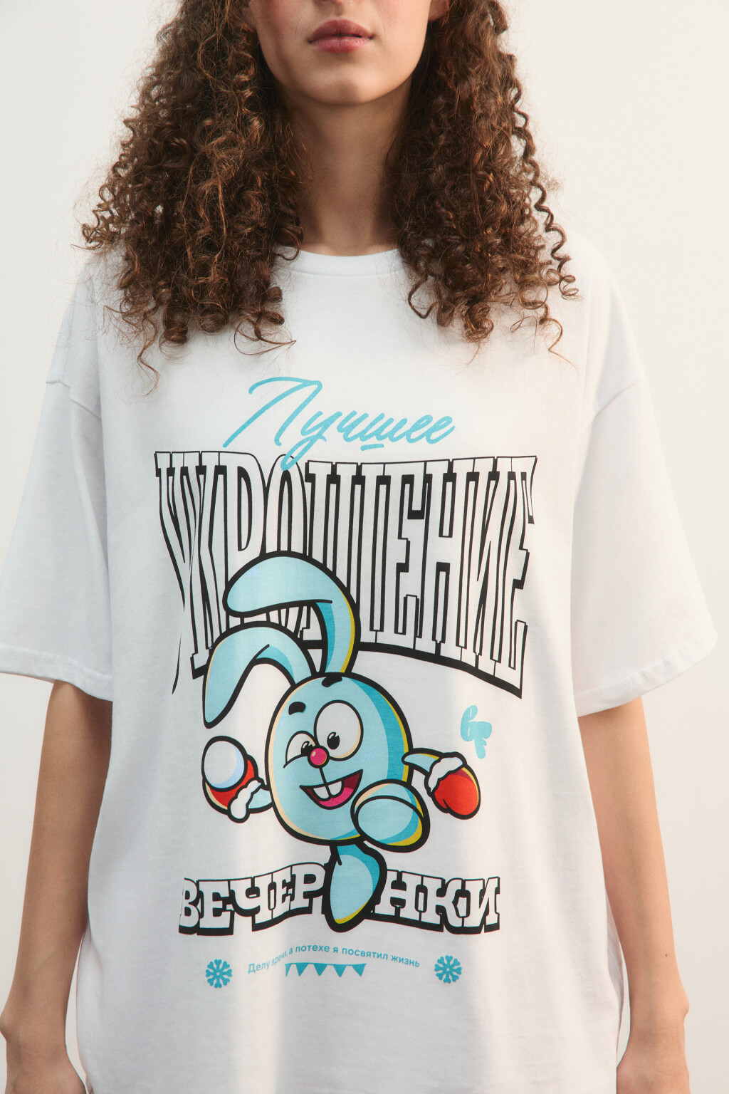 Футболка хлопковая oversize с новогодним принтом - цвет белый - 6