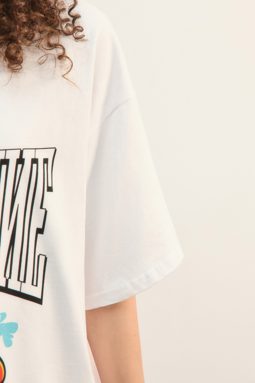 Футболка хлопковая oversize с новогодним принтом - цвет белый - 7