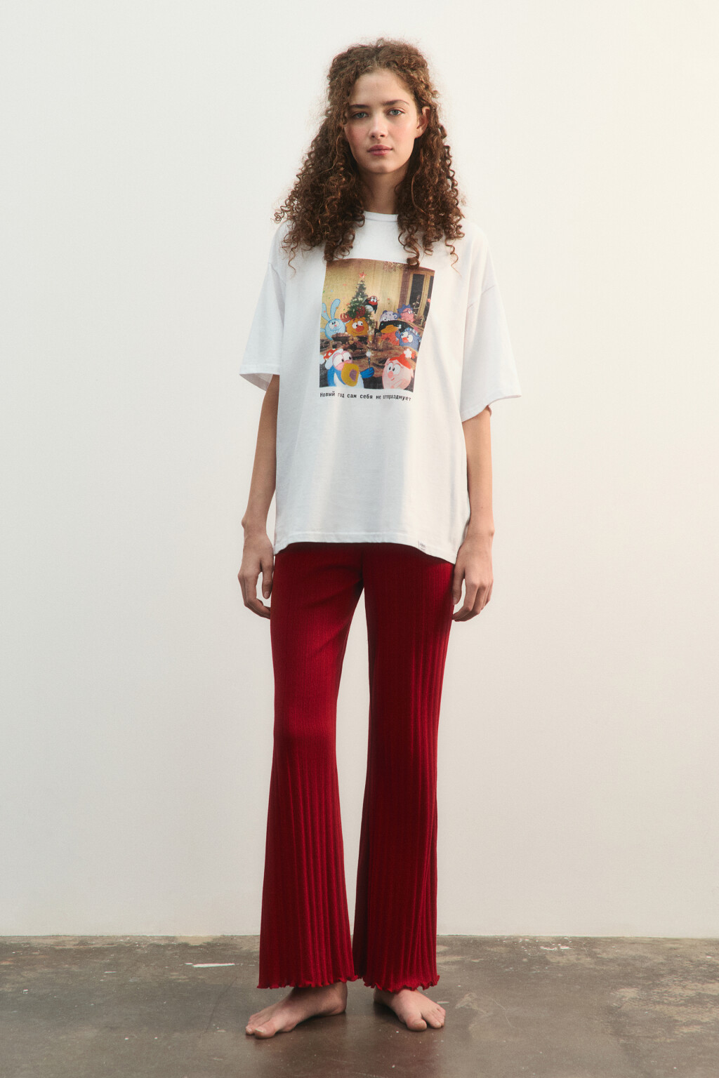 Футболка хлопковая oversize с новогодним принтом - цвет белый - 4