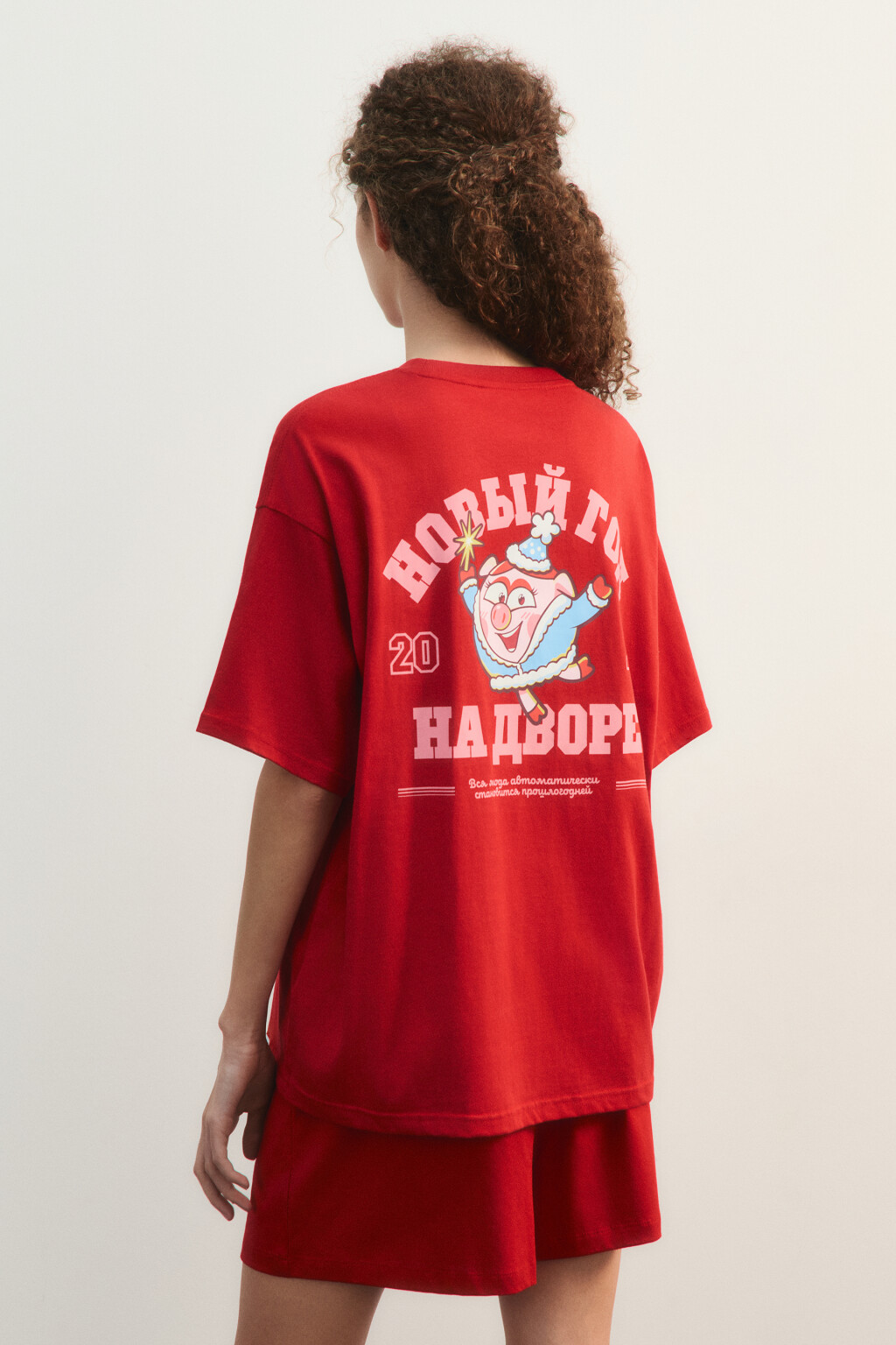 Футболка хлопковая oversize с новогодним принтом - цвет красный - 3