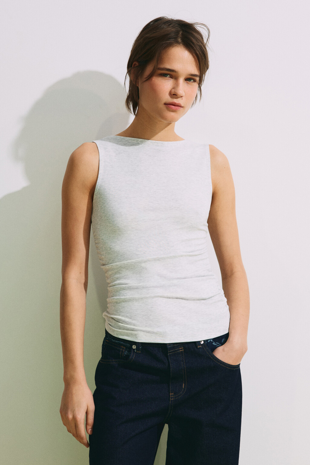 Майка облегающая с драпировками - цвет серый - 2