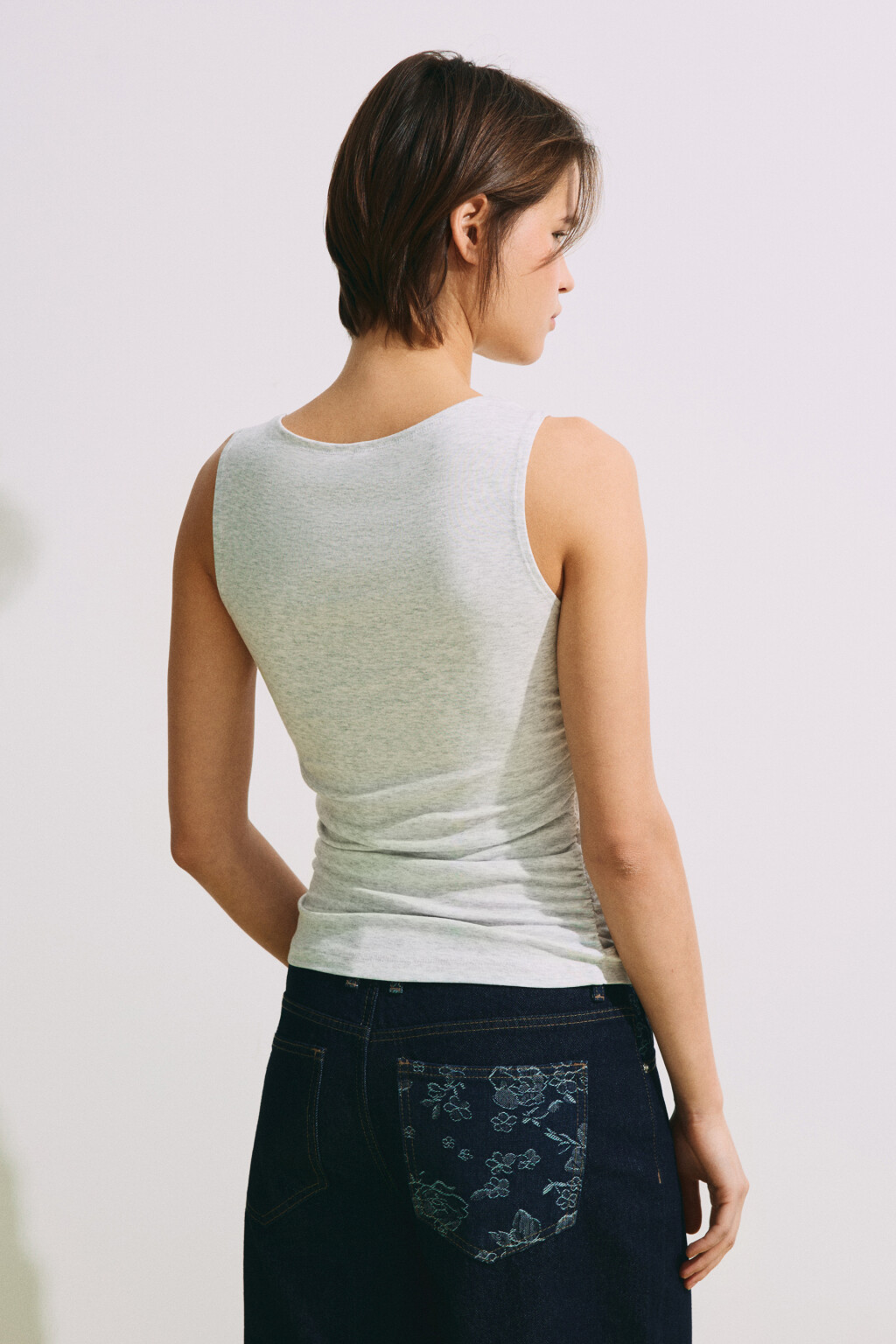 Майка облегающая с драпировками - цвет серый - 3