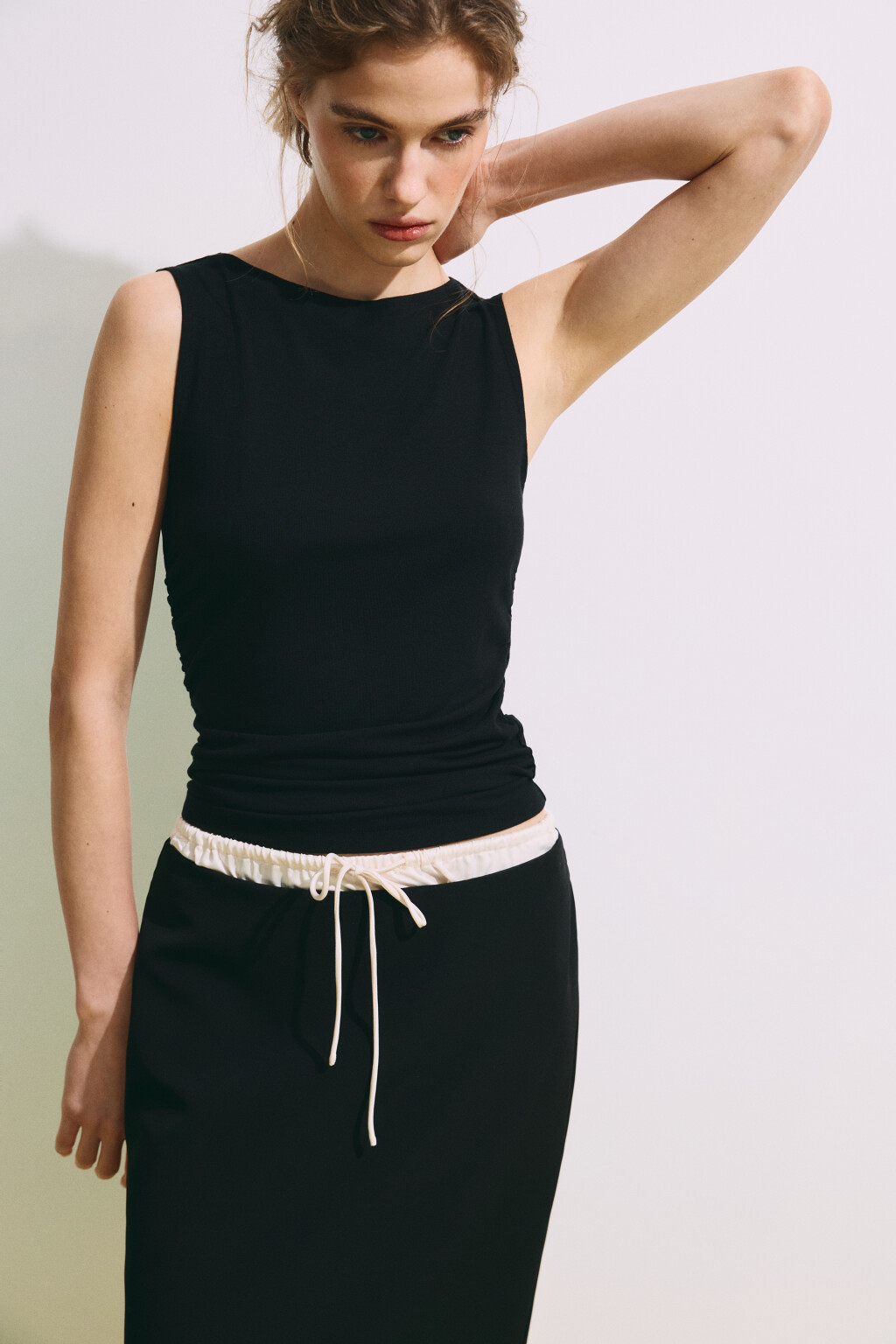 Майка облегающая с драпировками - цвет черный - 1