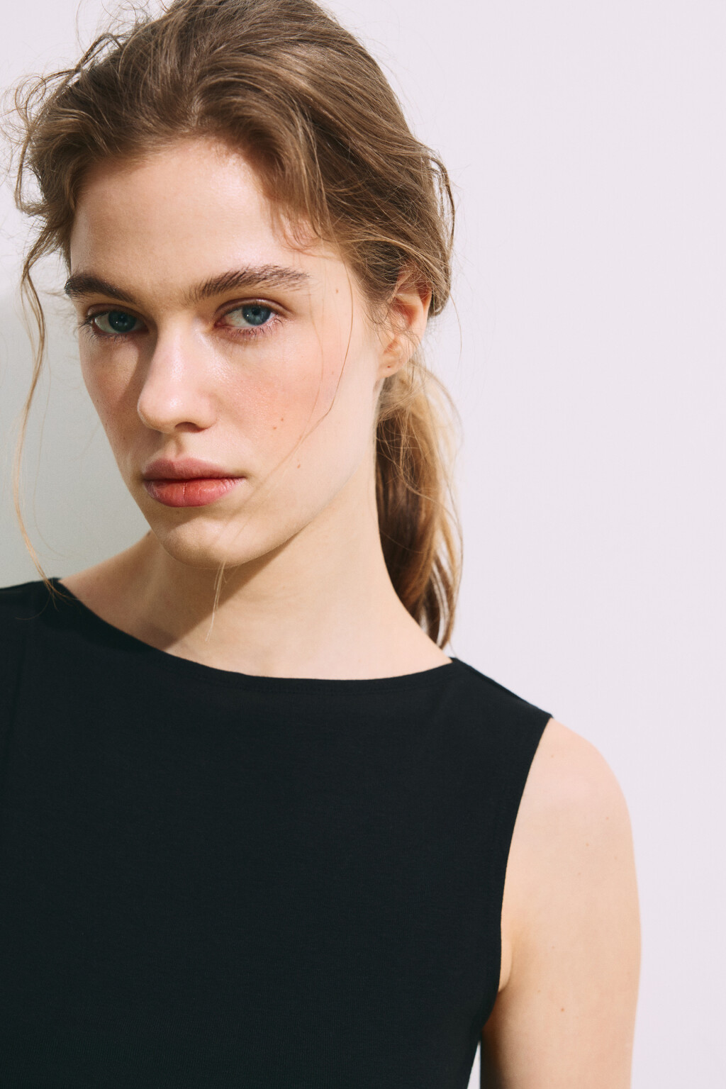 Майка облегающая с драпировками - цвет черный - 5