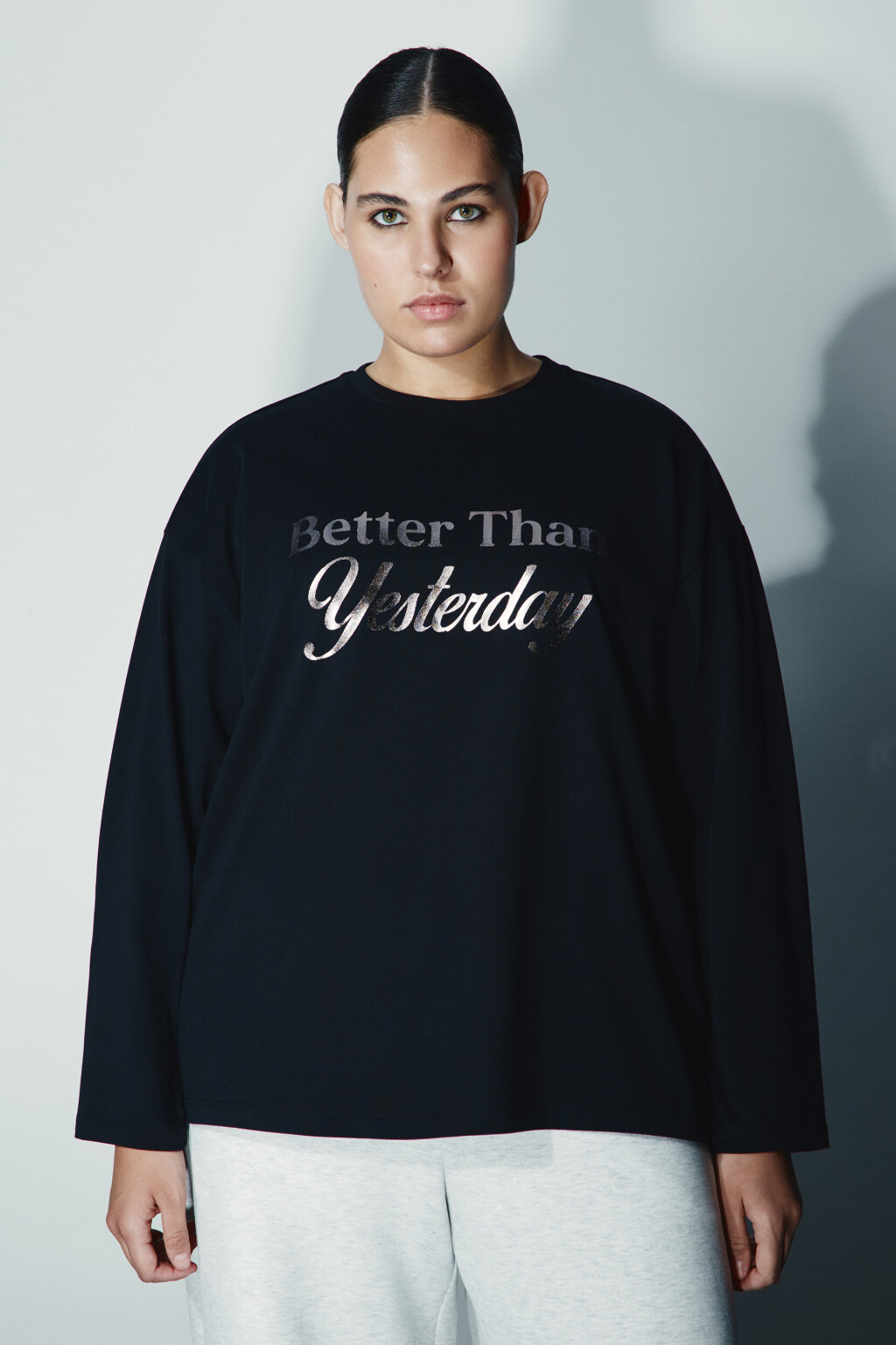 Лонгслив хлопковый с принтом - цвет черный - 2