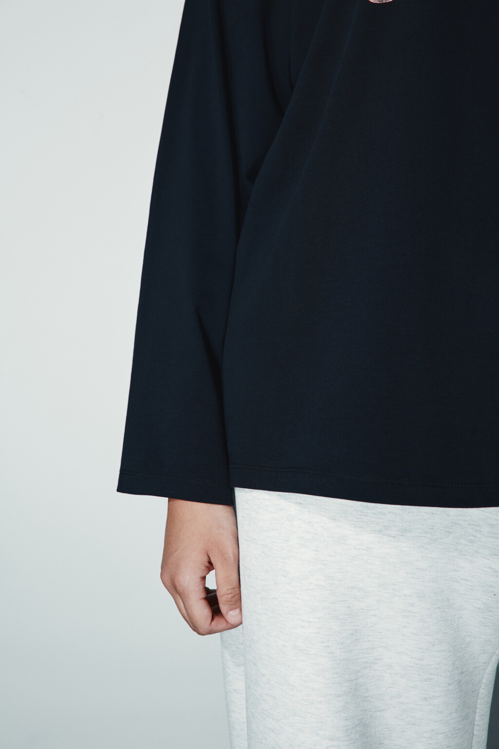 Лонгслив хлопковый с принтом - цвет черный - 6