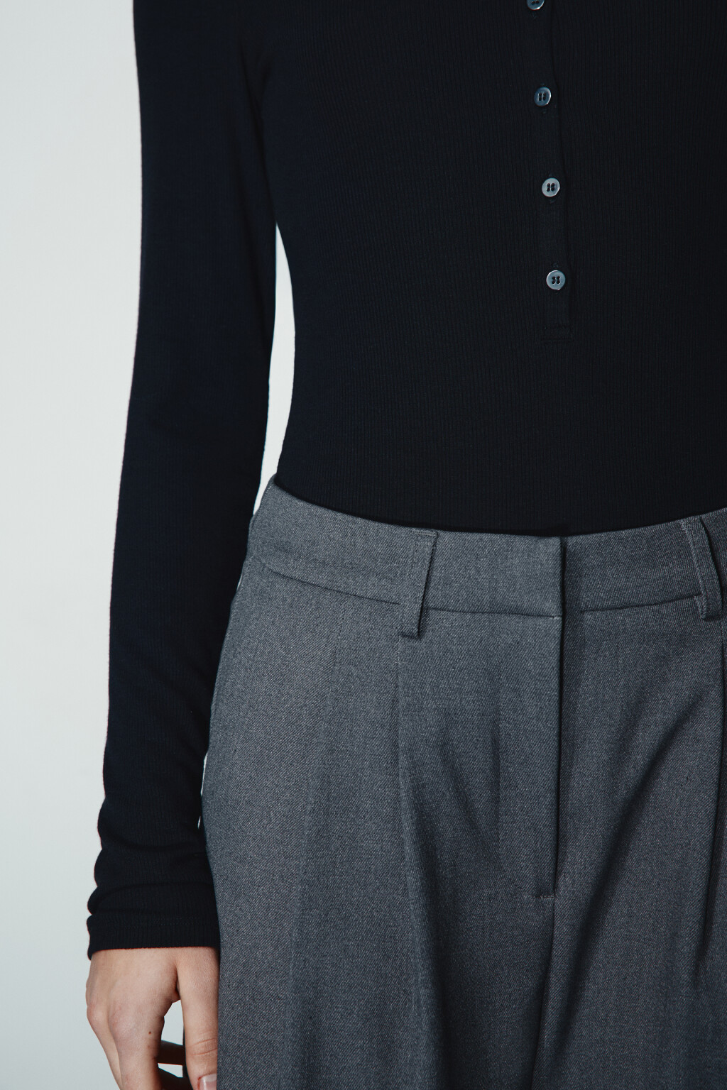 Боди-лонгслив с застежкой на груди - цвет черный - 6