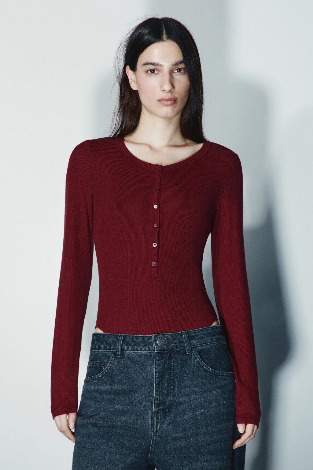Боди-лонгслив с застежкой на груди - цвет бордовый - 2