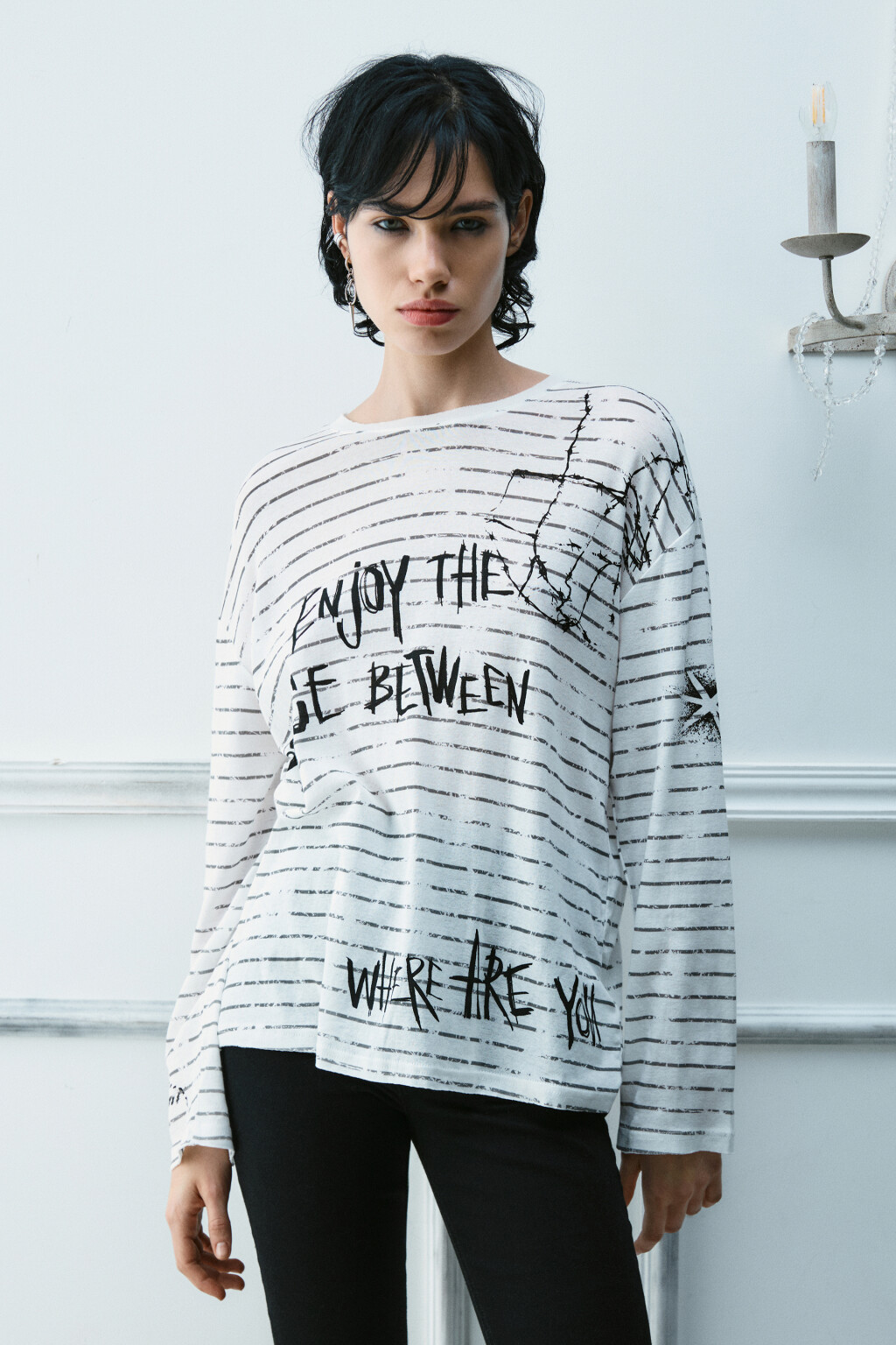 Лонгслив удлиненный с принтом - цвет белый - 2