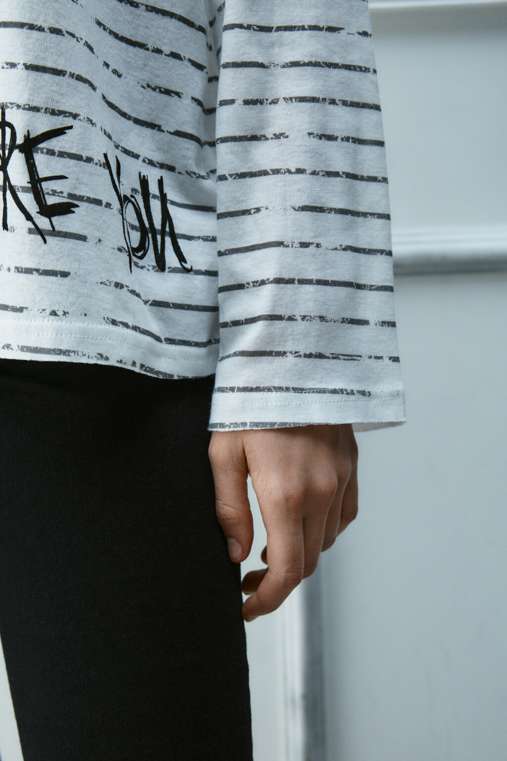 Лонгслив удлиненный с принтом - цвет белый - 6