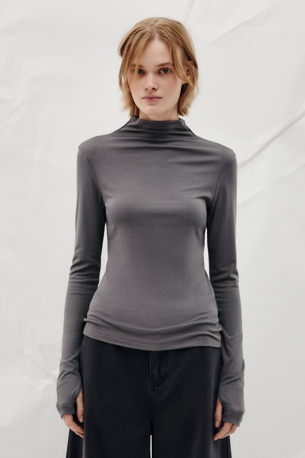 Лонгслив полуприлегающий с воротником-стойкой - цвет серый - 2