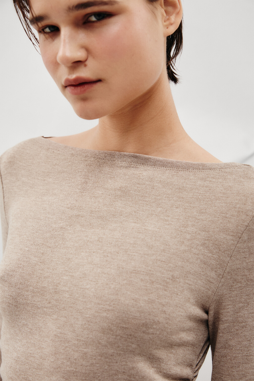 Лонгслив в рубчик с асимметричным низом - цвет бежевый - 7