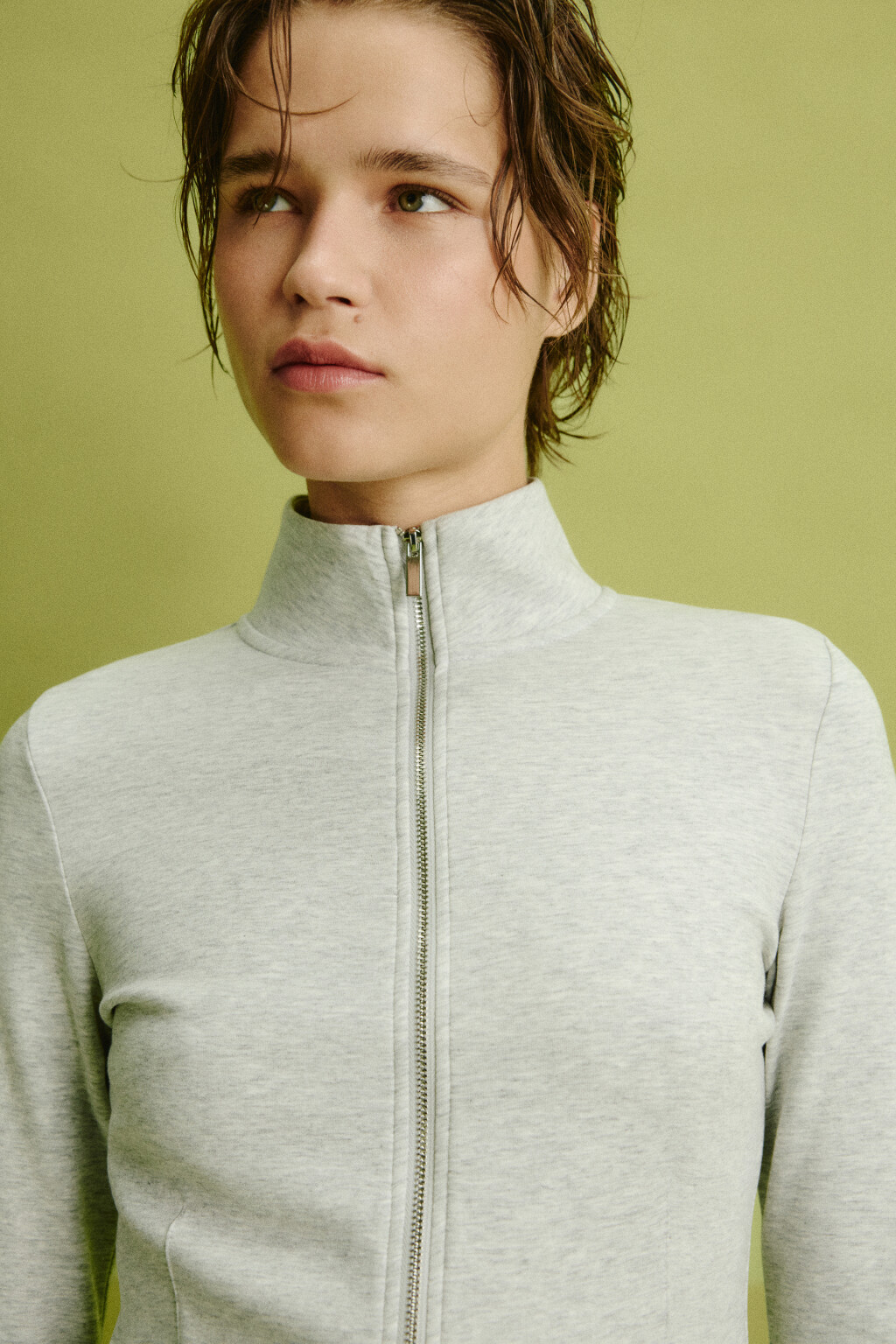 Лонгслив приталенный на молнии с воротником-стойкой - цвет серый - 7