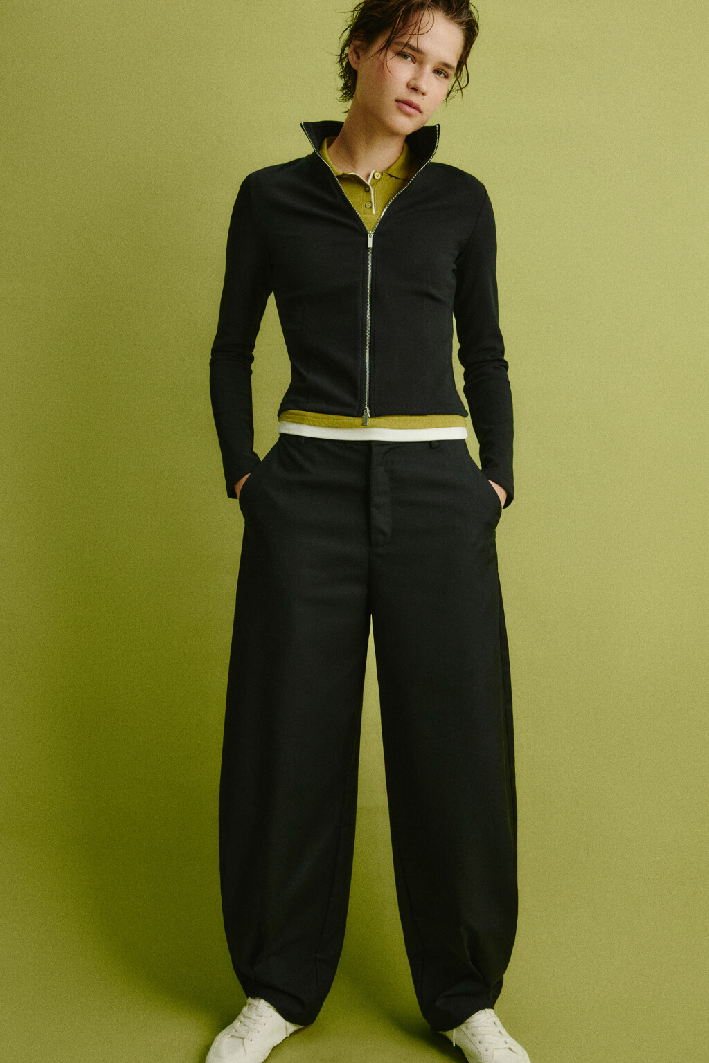 Лонгслив приталенный на молнии с воротником-стойкой - цвет черный - 1