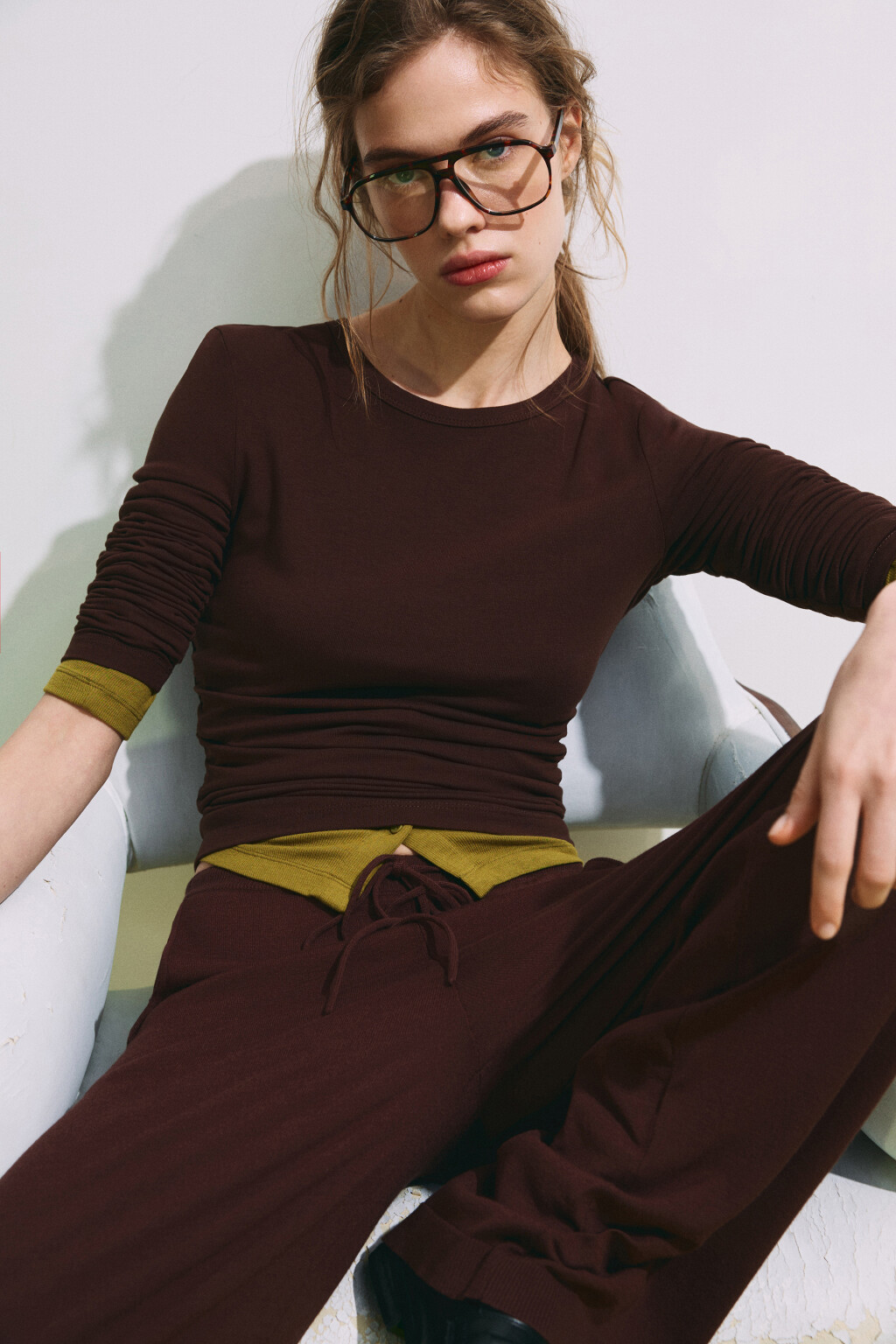 Лонгслив приталенный со сборками - цвет коричневый - 2