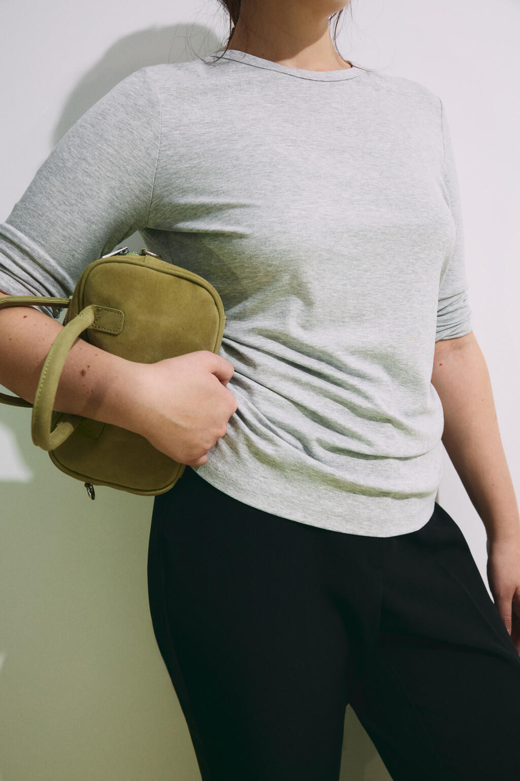 Лонгслив приталенный со сборками - цвет серый - 2