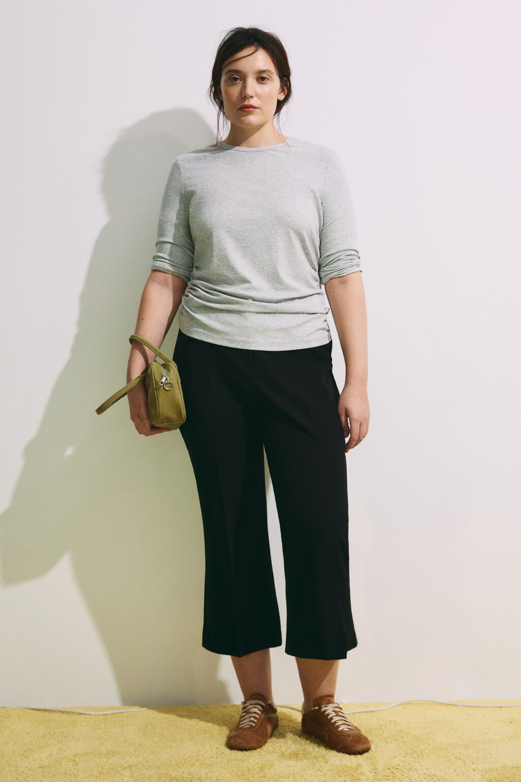 Лонгслив приталенный со сборками - цвет серый - 5