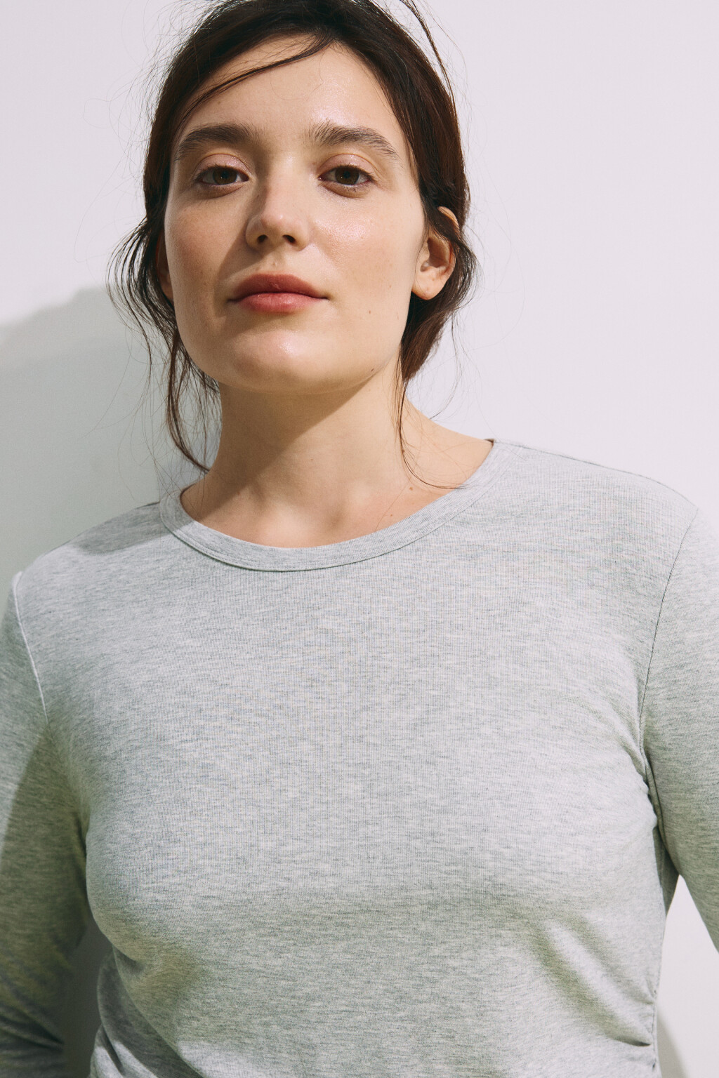 Лонгслив приталенный со сборками - цвет серый - 6