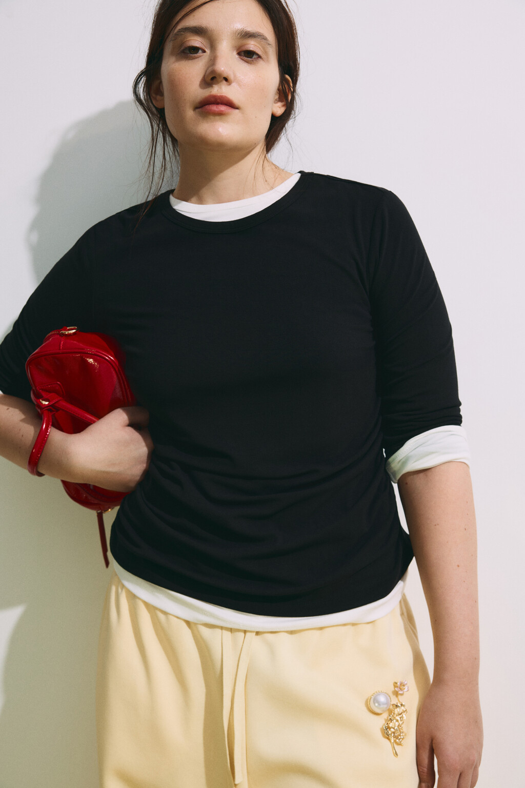 Лонгслив приталенный со сборками - цвет черный - 1