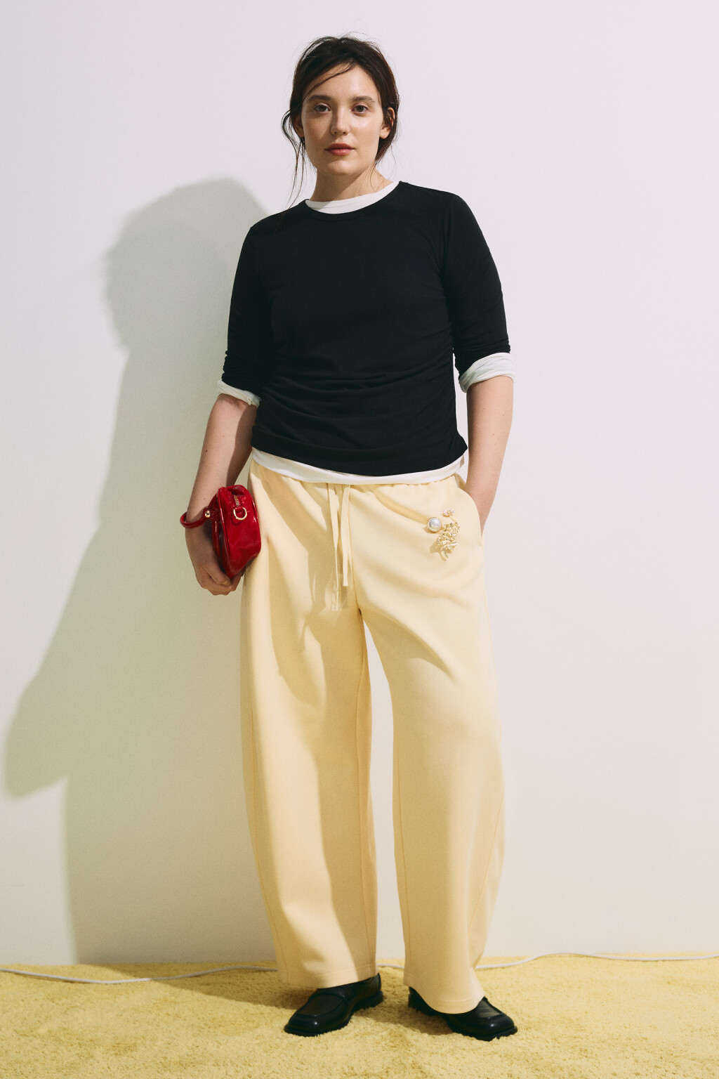 Лонгслив приталенный со сборками - цвет черный - 5