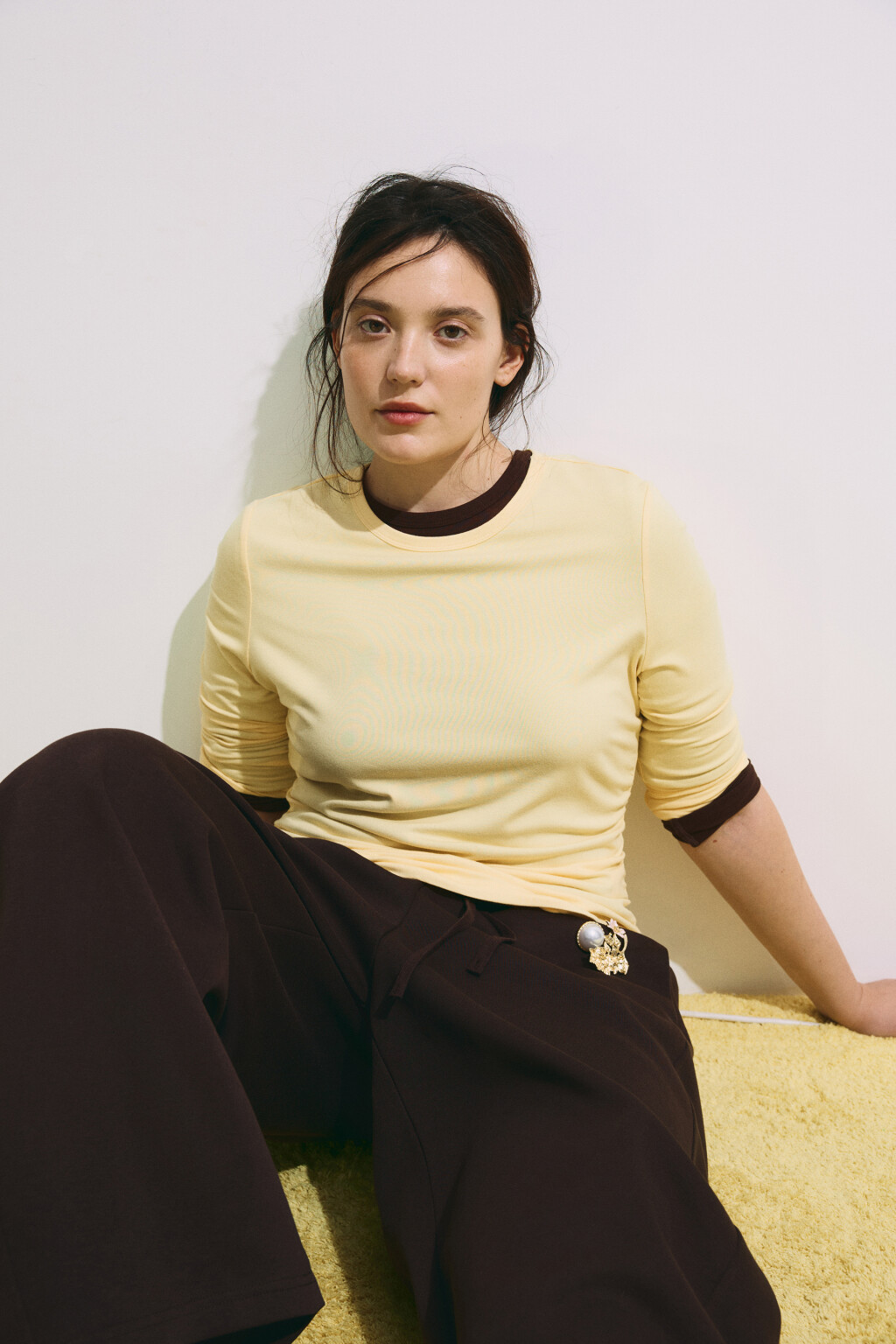 Лонгслив приталенный со сборками - цвет желтый - 1