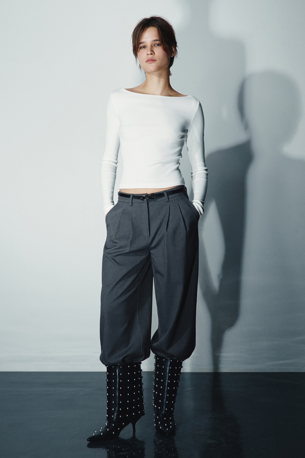 Лонгслив в рубчик с вырезом-лодочкой - цвет молочный - 5